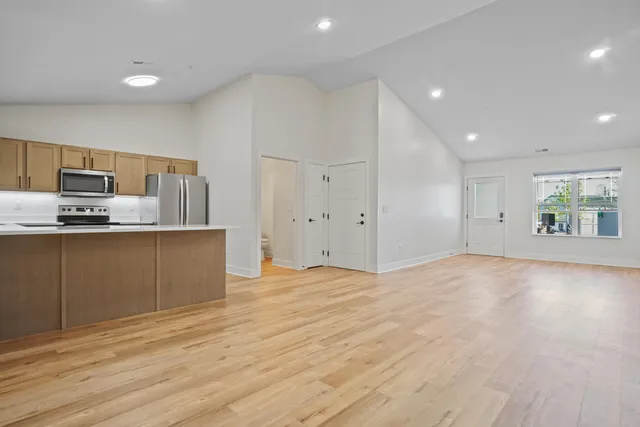 $2,200 | 117 Eiche Drive, Unit 2, Slinger, WI 53086