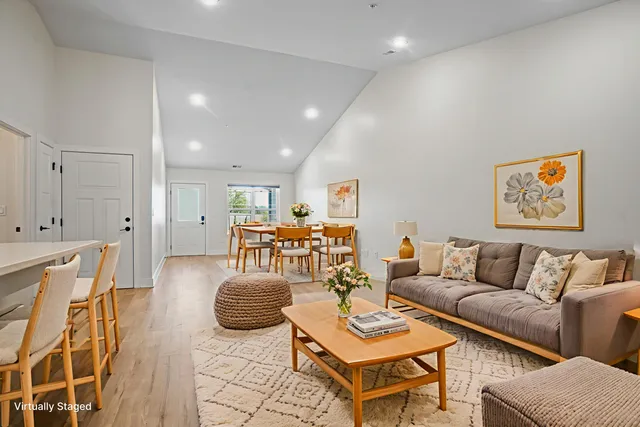 $2,200 | 117 Eiche Drive, Unit 2, Slinger, WI 53086