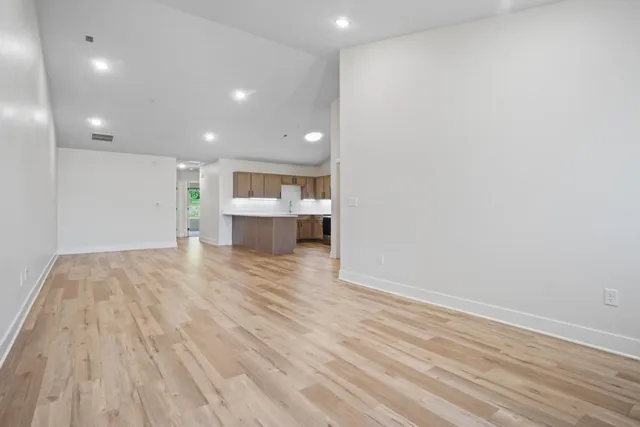 $2,200 | 117 Eiche Drive, Unit 2, Slinger, WI 53086