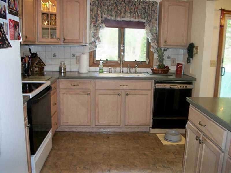 75 Wolf Hill Road Smithfield, RI 02917 - Photo 10 of 18 Kitchen.