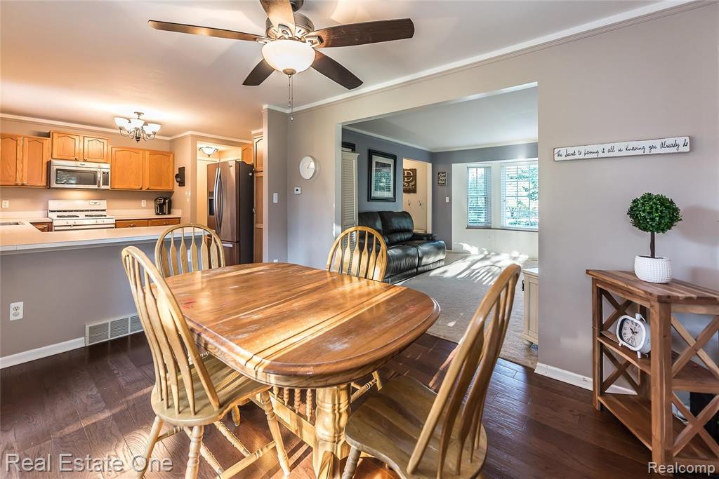 9134 Kestrel Ridge Road Brighton, MI 48116 - Photo 7 of 30