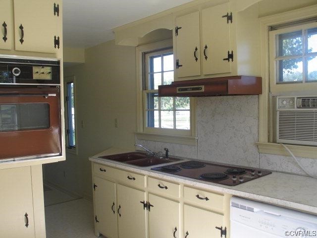 6668 Havers Hall Road Gloucester, VA 23061 - Photo 34 of 43 kitchen in cottage