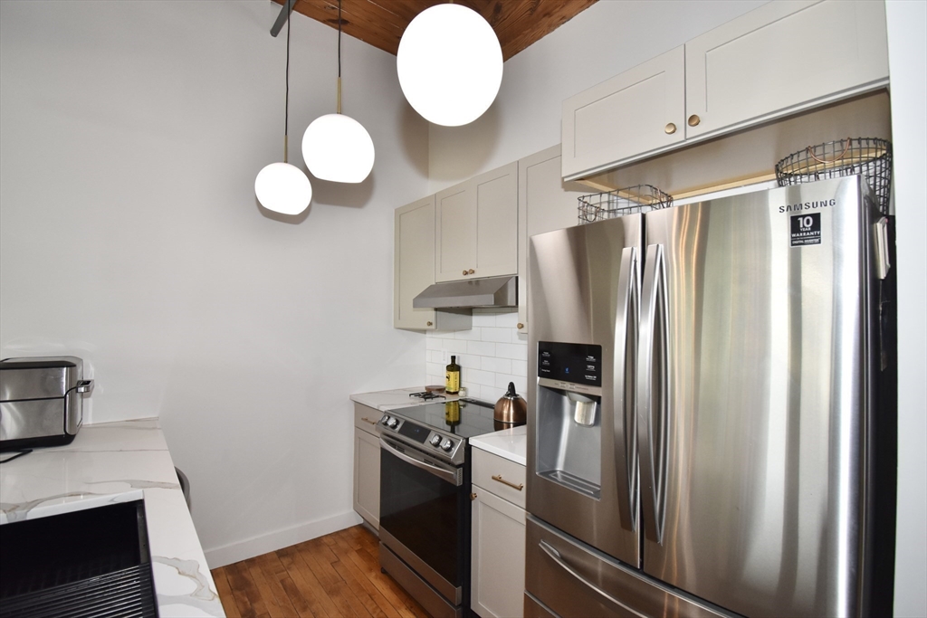 385 Worthington Street, Unit 2F Springfield, MA 01103 - Photo 4 of 27