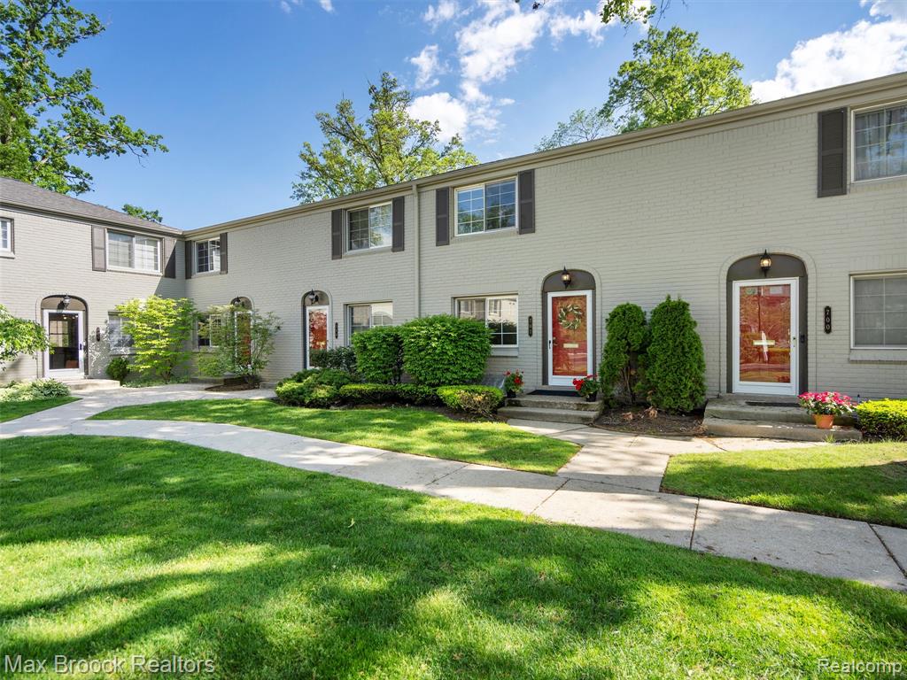 702 Graefield Court Birmingham, MI 48009 - Photo 1 of 26