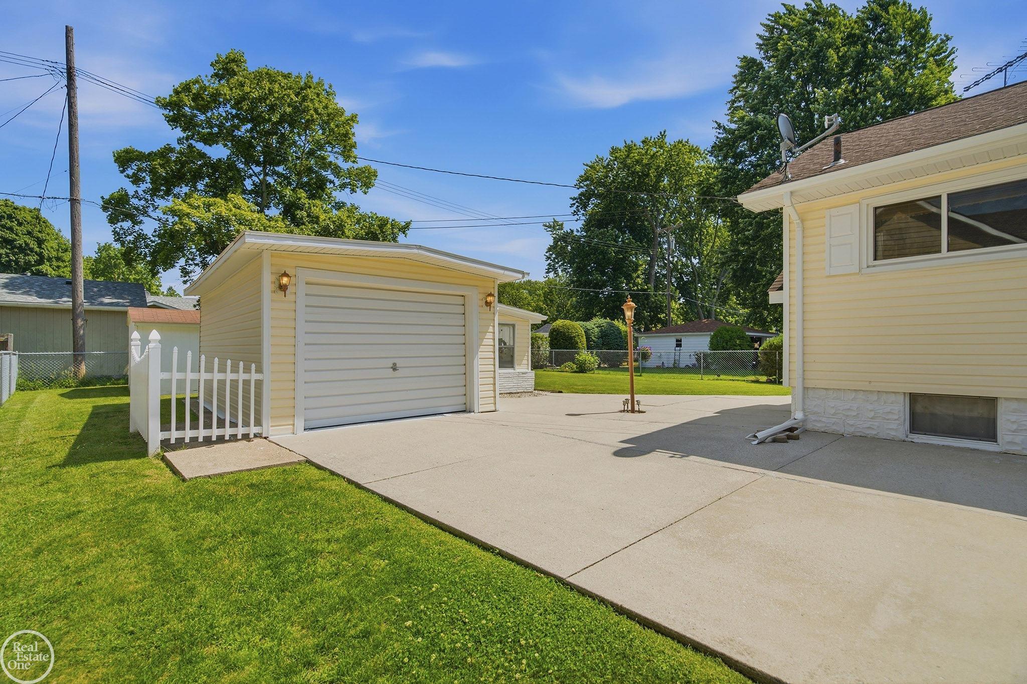 804 Waterloo St. Clair, MI 48079 - Photo 7 of 35
