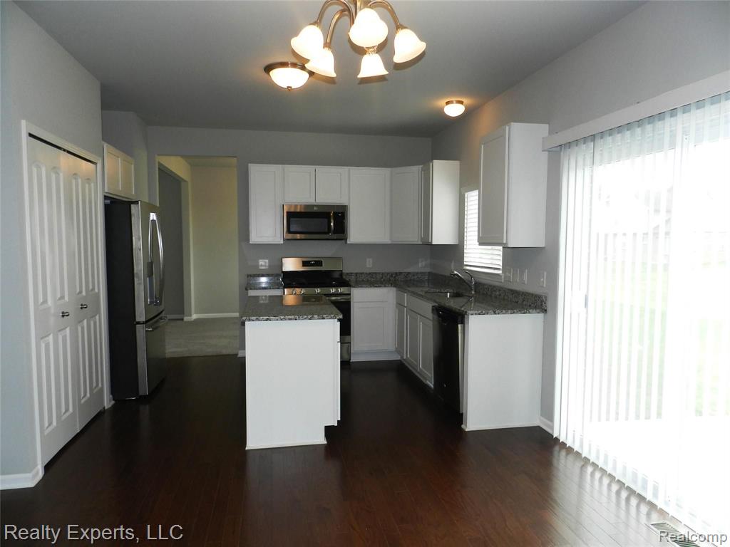 13428 Stamford Road Belleville, MI 48111 - Photo 12 of 27