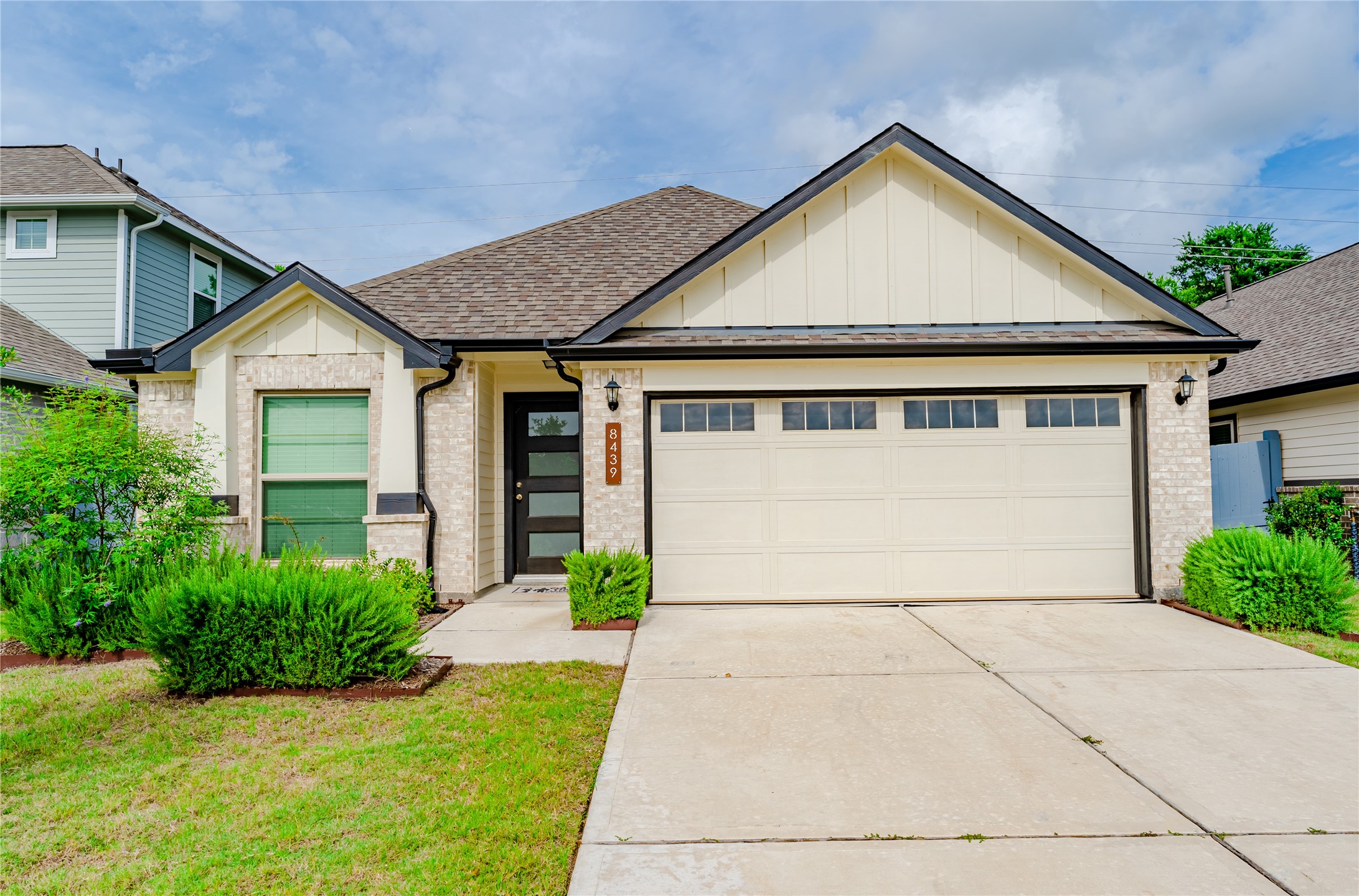 8439 Red Shiner Way Fulshear, TX 77441 - Photo 2 of 26 Front