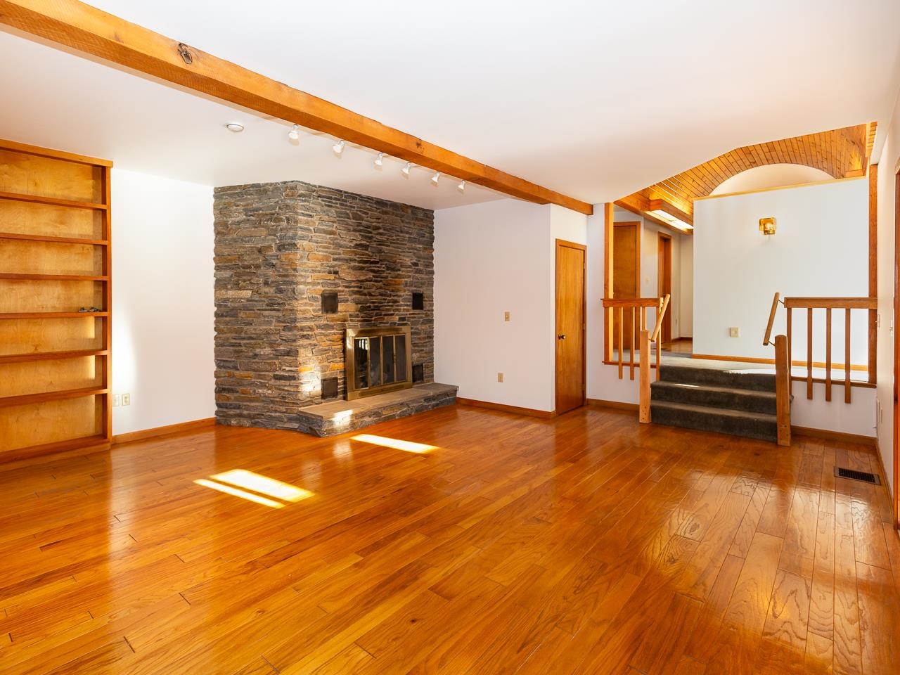 7 Apple Way Stratham, NH 03885 - Photo 3 of 39