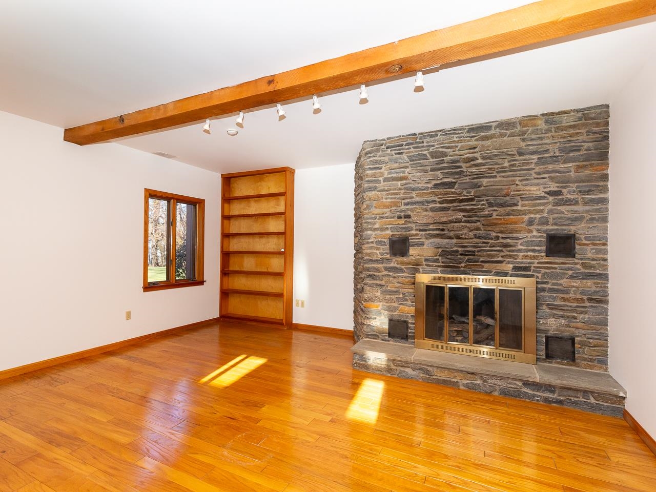 7 Apple Way Stratham, NH 03885 - Photo 4 of 39
