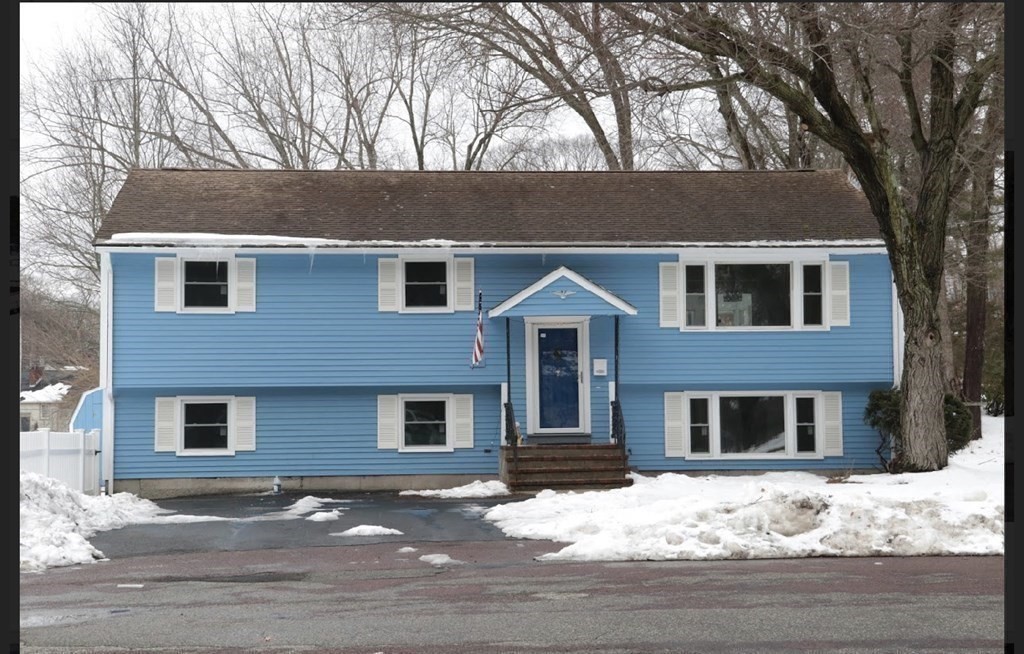 47 Hemlock Road Reading, MA 01867 - Photo 4 of 40