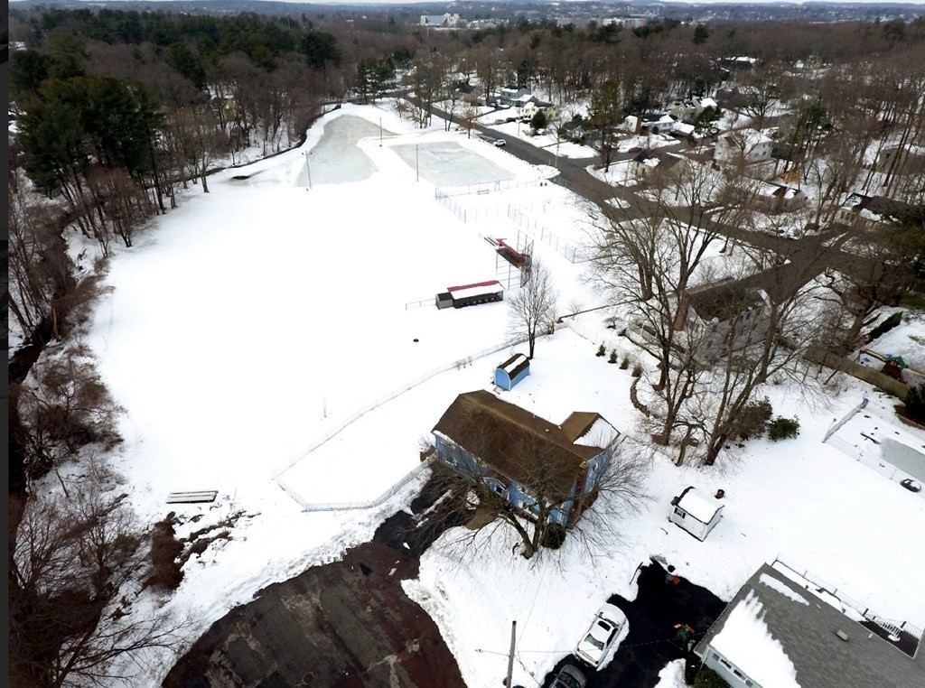 47 Hemlock Road Reading, MA 01867 - Photo 7 of 40