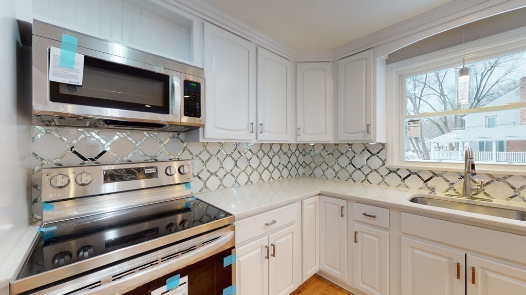 47 Hemlock Road Reading, MA 01867 - Photo 8 of 40