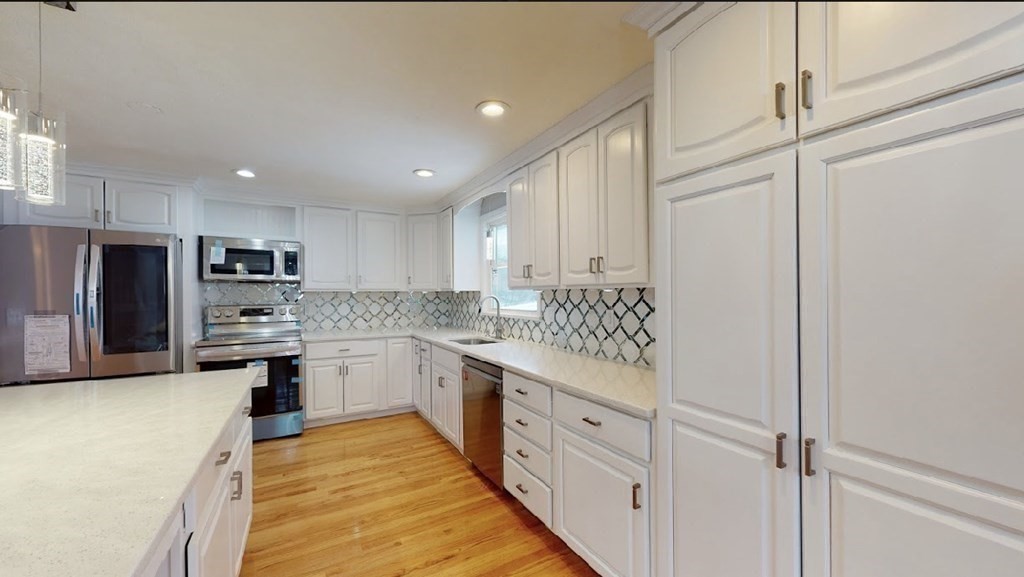 47 Hemlock Road Reading, MA 01867 - Photo 10 of 40