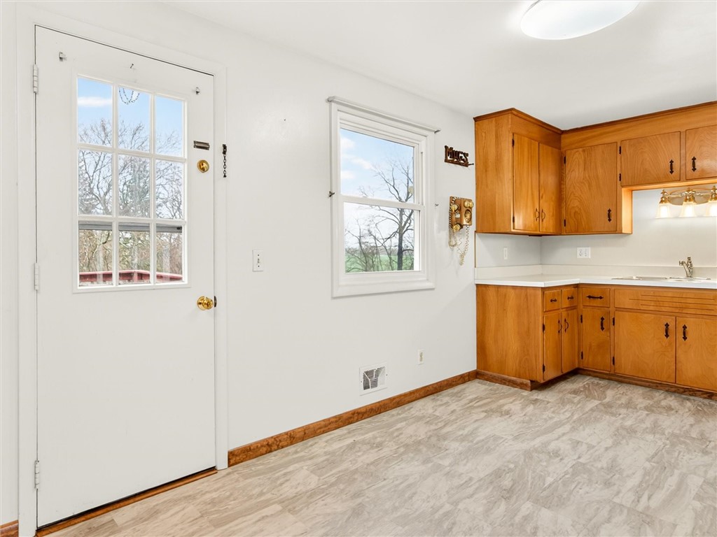 298 Dunbar Road Parma, NY 14468 - Photo 14 of 41