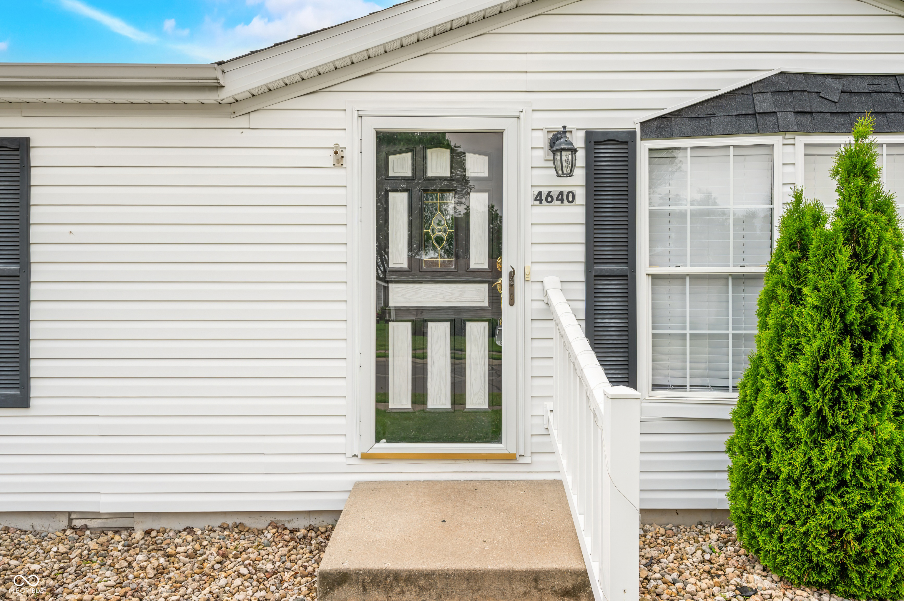 4640 Autumn Ridge Drive Columbus, IN 47203 - Photo 3 of 34 Gallery Image 3