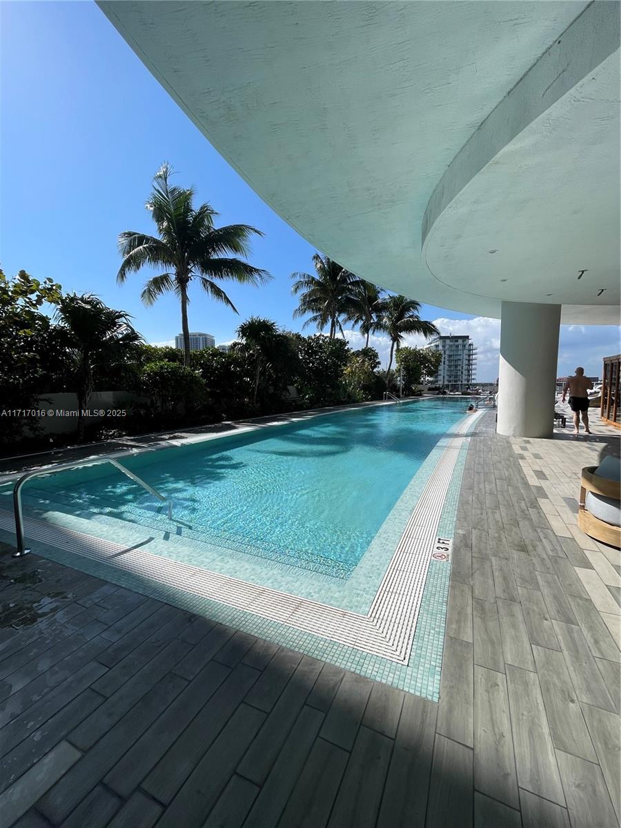 488 Northeast 18th Street, Unit 4009 Miami, FL 33132 - Photo 42 of 44 a view of a backyard