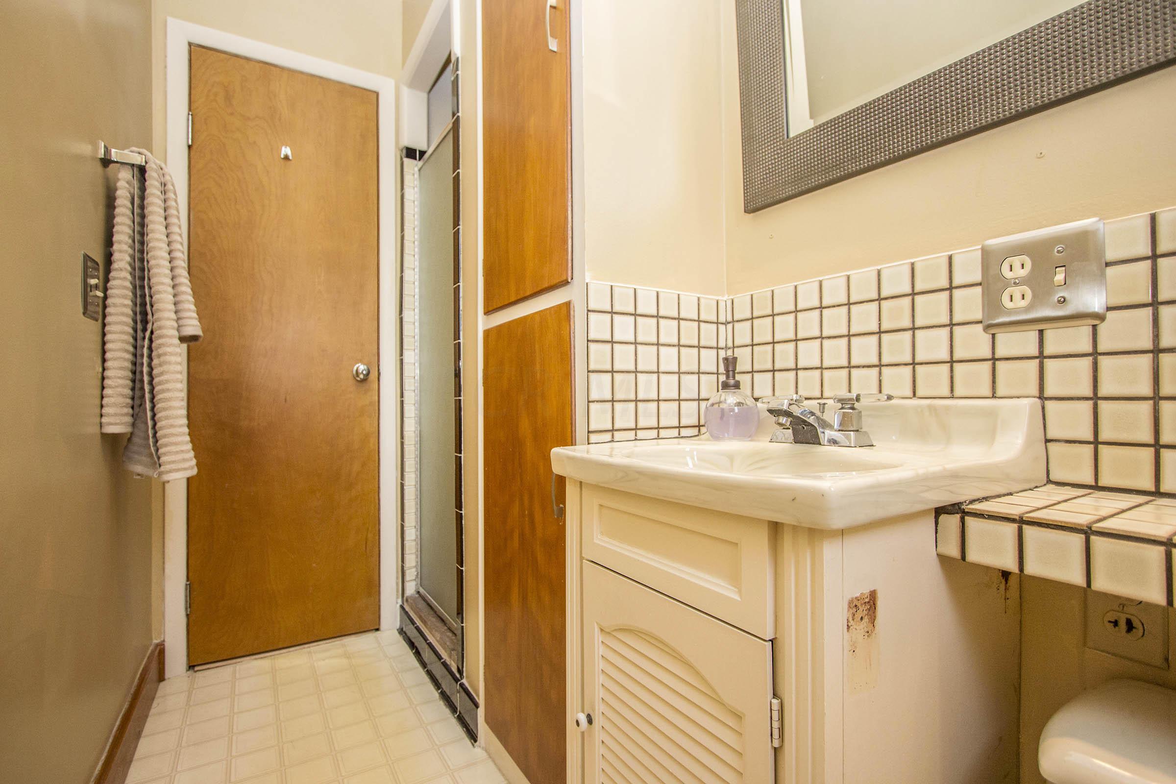 2535 Fishinger Road Columbus, OH 43221 - Photo 14 of 21