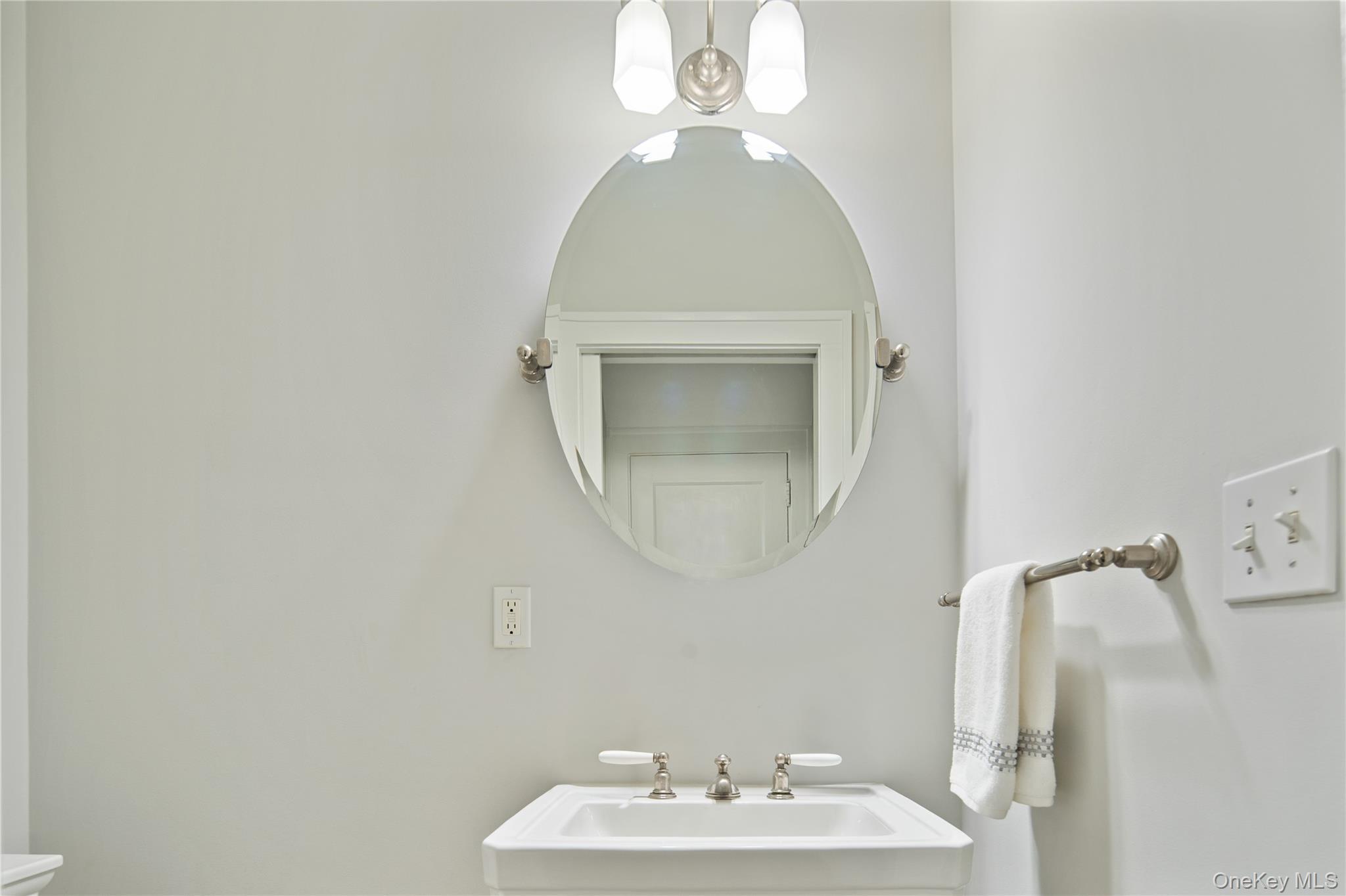 14 Aldridge Road Chappaqua, NY 10514 - Photo 24 of 38 Powder room