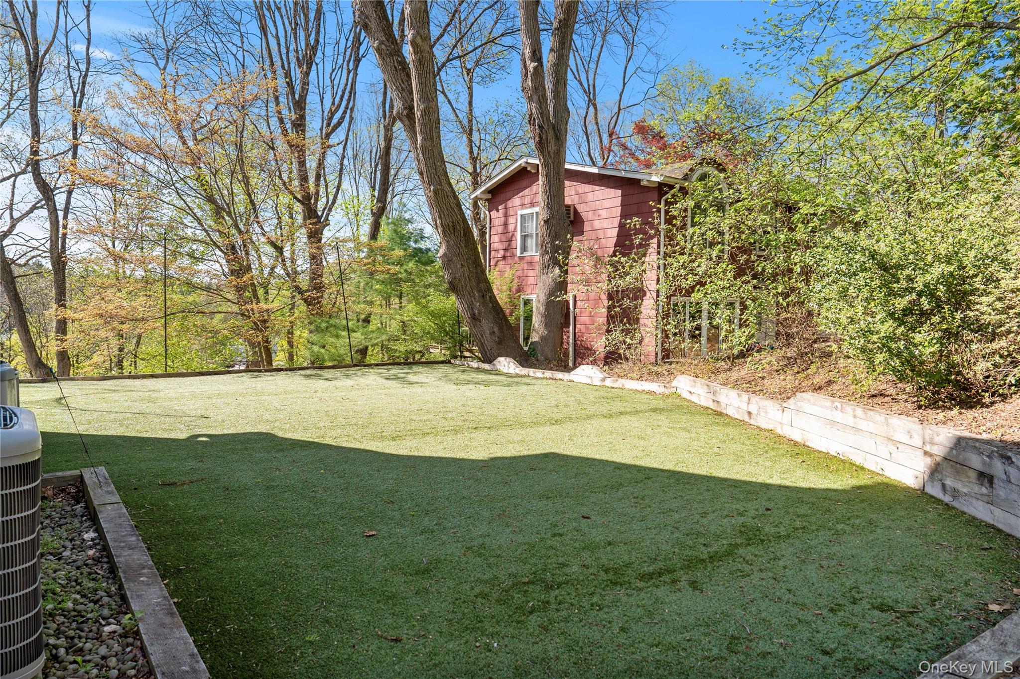 14 Aldridge Road Chappaqua, NY 10514 - Photo 8 of 38 Turf lawn for play