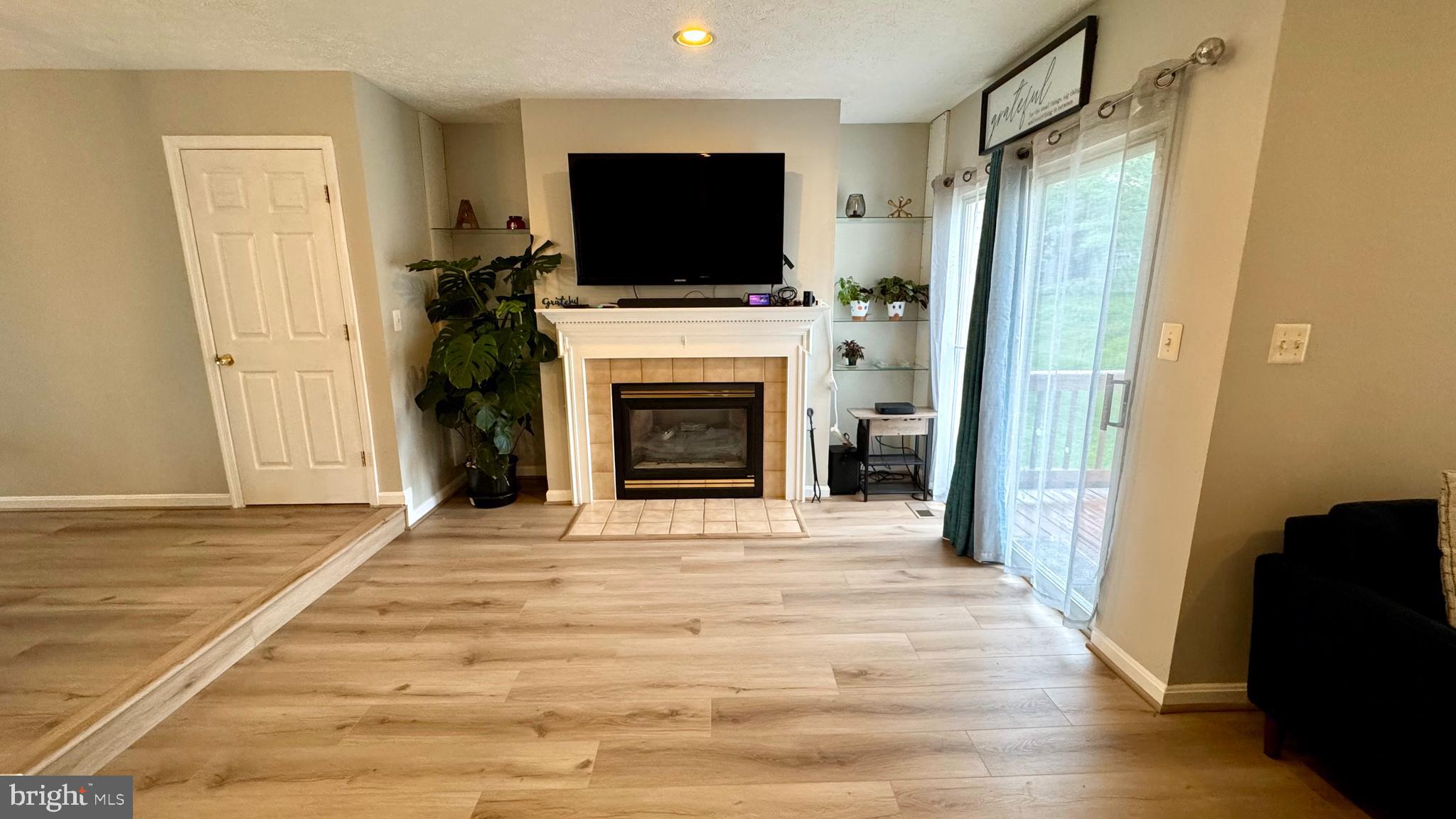 7163 Natures Road Columbia, MD 21046 - Photo 6 of 30 Living room