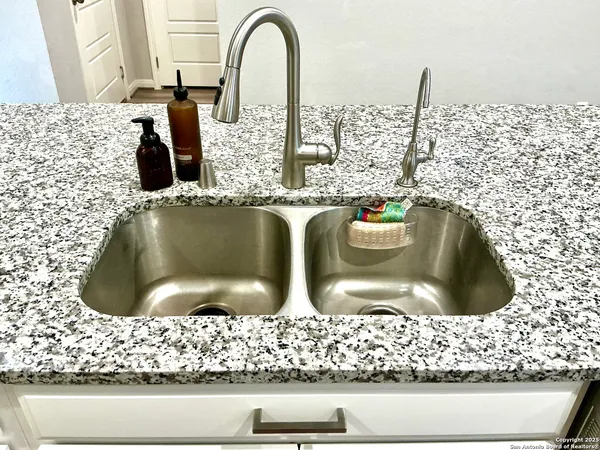 $2,100 | 1540 Arcadian Lily, San Antonio, TX 78245