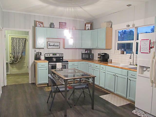 269 South Commerce Road Watertown, TN 37184 - Photo 8 of 23 a kitchen with stainless steel appliances a stove a sink dishwasher and a refrigerator