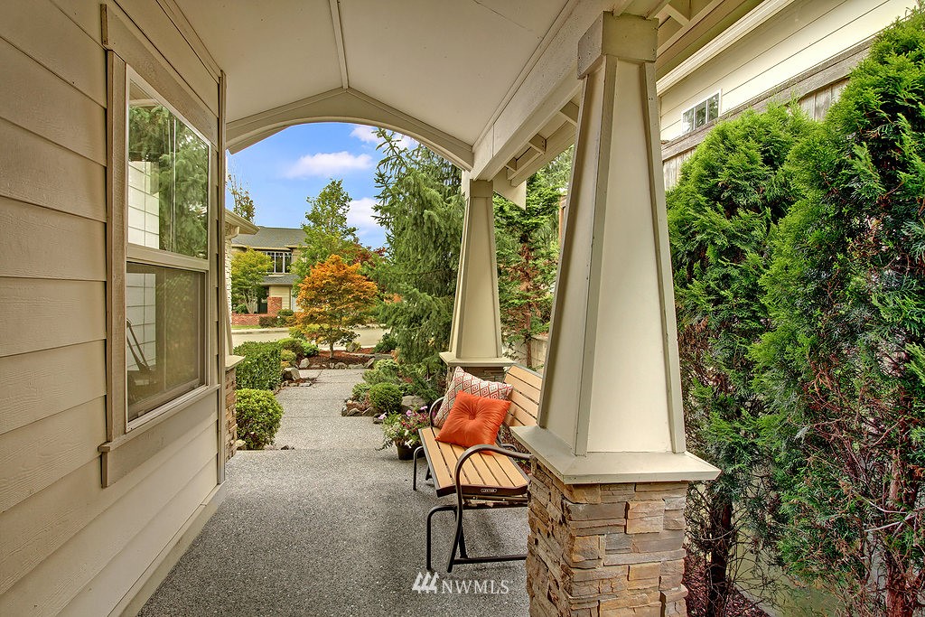 1925 Northeast 35th Place Renton, WA 98056 - Photo 2 of 21 Gallery Image 2