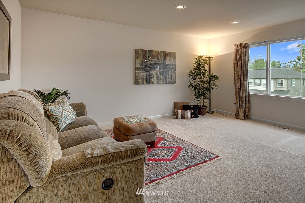 1925 Northeast 35th Place Renton, WA 98056 - Photo 17 of 21 Gallery Image 17