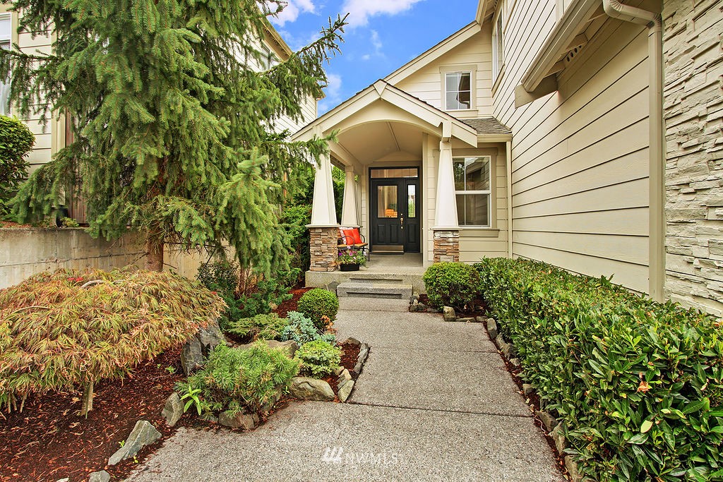 1925 Northeast 35th Place Renton, WA 98056 - Photo 3 of 21 Gallery Image 3