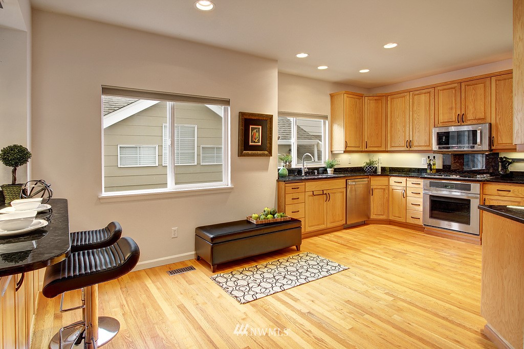 1925 Northeast 35th Place Renton, WA 98056 - Photo 10 of 21 Gallery Image 10