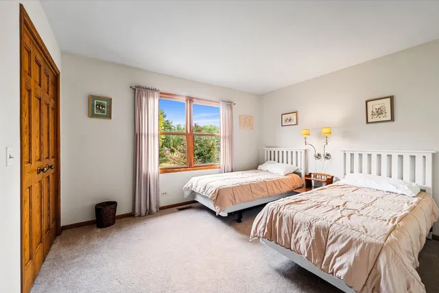 $750,000 | 5N533 Prairie Springs Drive, St. Charles, IL 60175