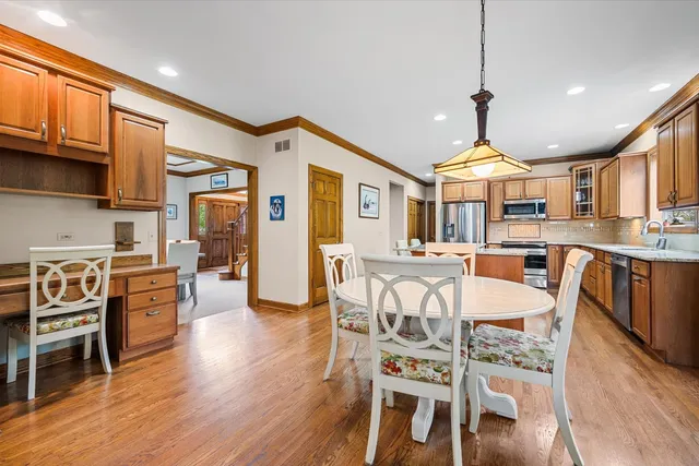 $750,000 | 5N533 Prairie Springs Drive, St. Charles, IL 60175