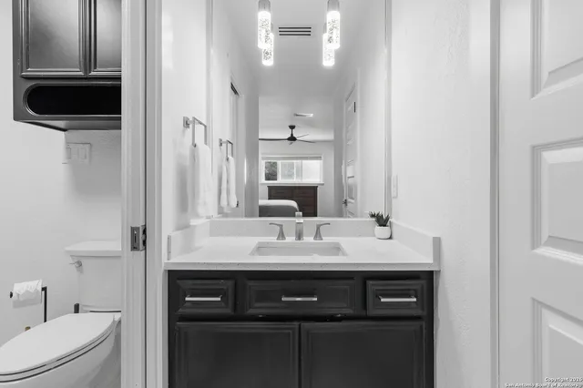 $2,950 | 107 Oak Crest, Canyon Lake, TX 78133