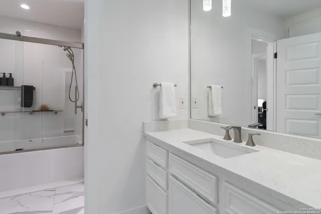 $2,950 | 107 Oak Crest, Canyon Lake, TX 78133