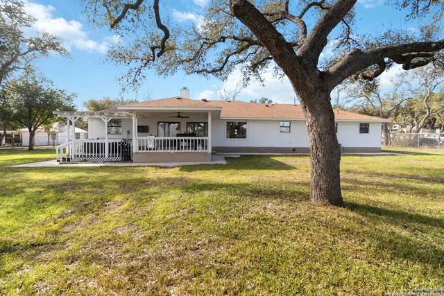 $2,950 | 107 Oak Crest, Canyon Lake, TX 78133