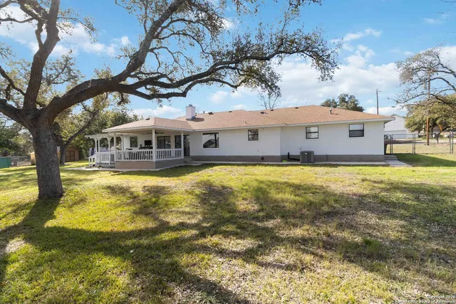 $2,950 | 107 Oak Crest, Canyon Lake, TX 78133