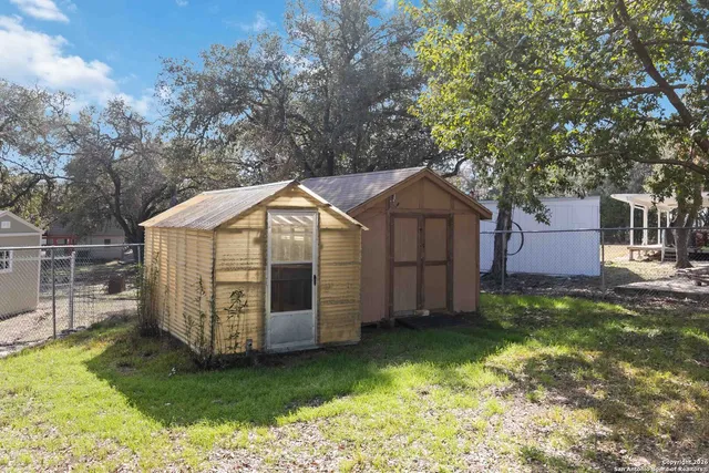 $2,950 | 107 Oak Crest, Canyon Lake, TX 78133