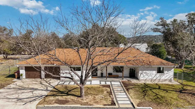 $2,950 | 107 Oak Crest, Canyon Lake, TX 78133