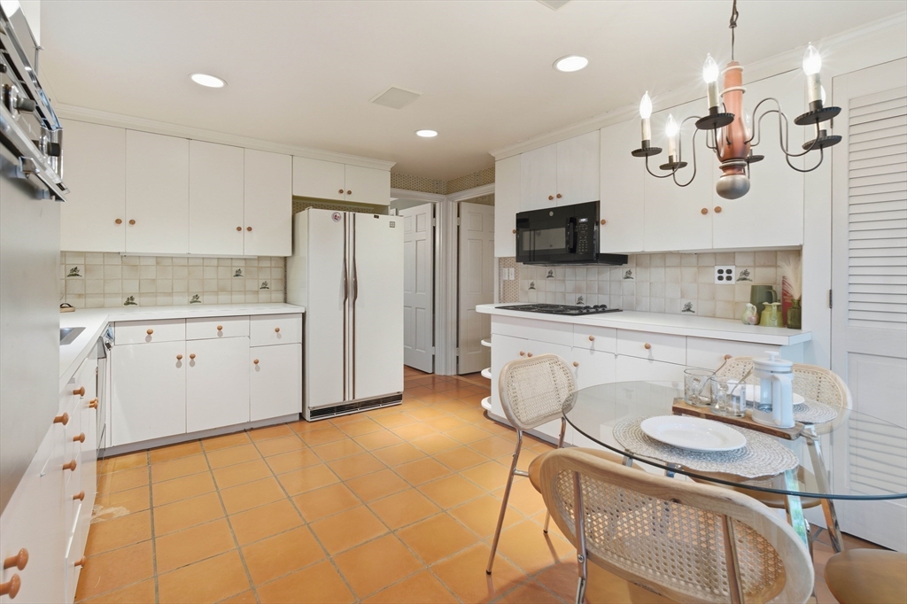 9 Fernway Lynnfield, MA 01940 - Photo 15 of 38