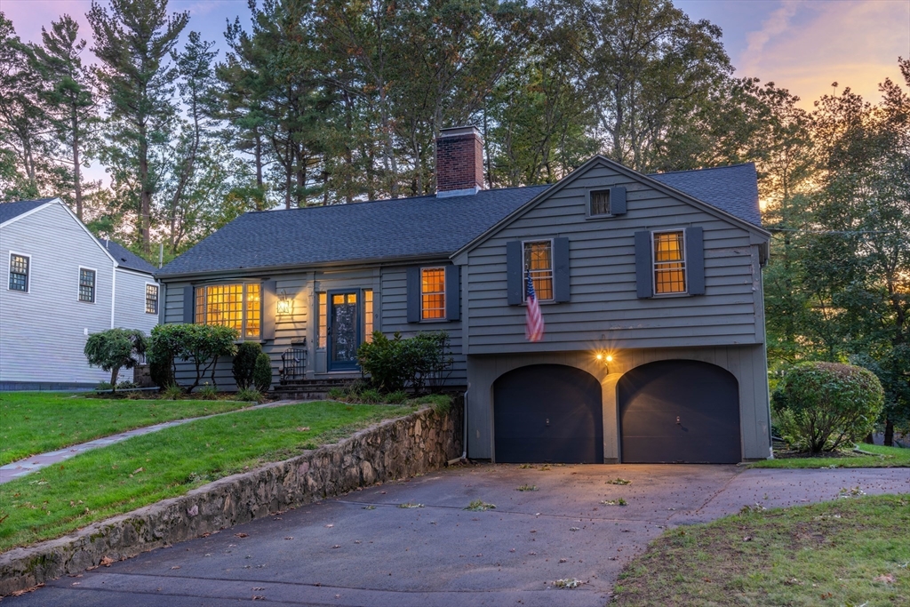 9 Fernway Lynnfield, MA 01940 - Photo 2 of 38