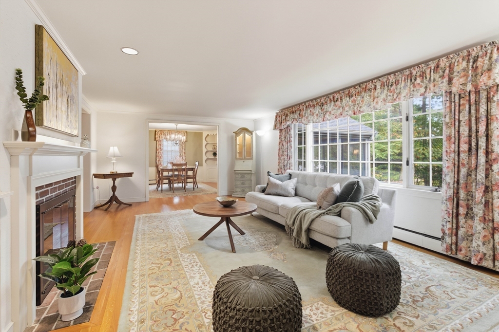 9 Fernway Lynnfield, MA 01940 - Photo 4 of 38