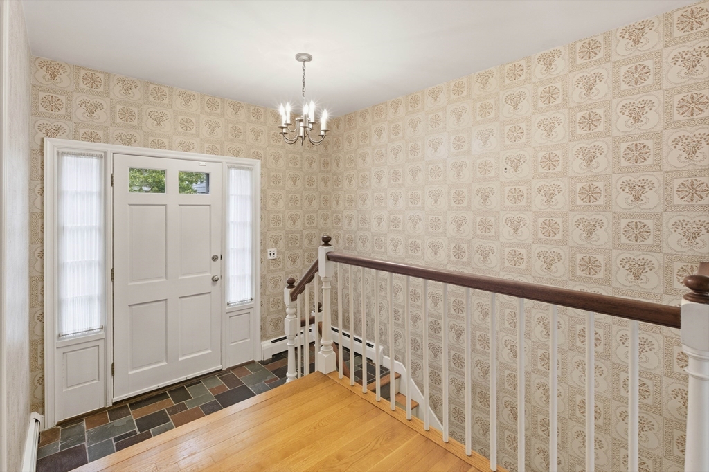 9 Fernway Lynnfield, MA 01940 - Photo 6 of 38