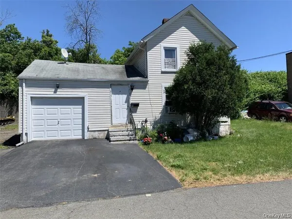 a view of a house with a yard and garage