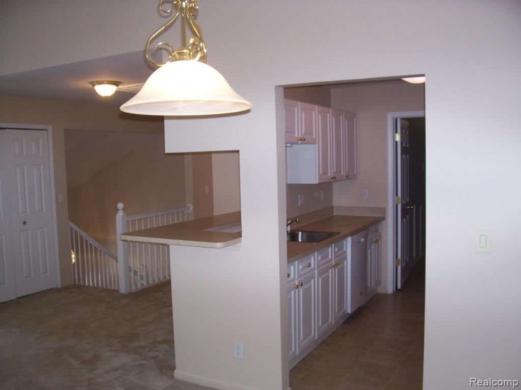 5306 Brookemonte Circle, Unit 353 Rochester, MI 48306 - Photo 5 of 21 05_Kitchen_1.jpg