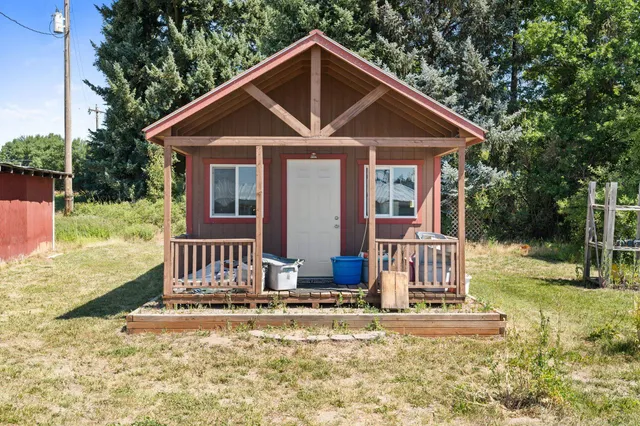 $425,000 | 4616 Highway 395, Clayton, WA 99110