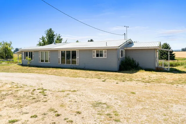 $425,000 | 4616 Highway 395, Clayton, WA 99110