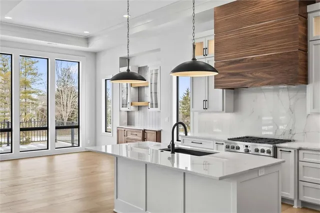 $1,424,737 | 3344 West 133rd Terrace, Leawood, KS 66224