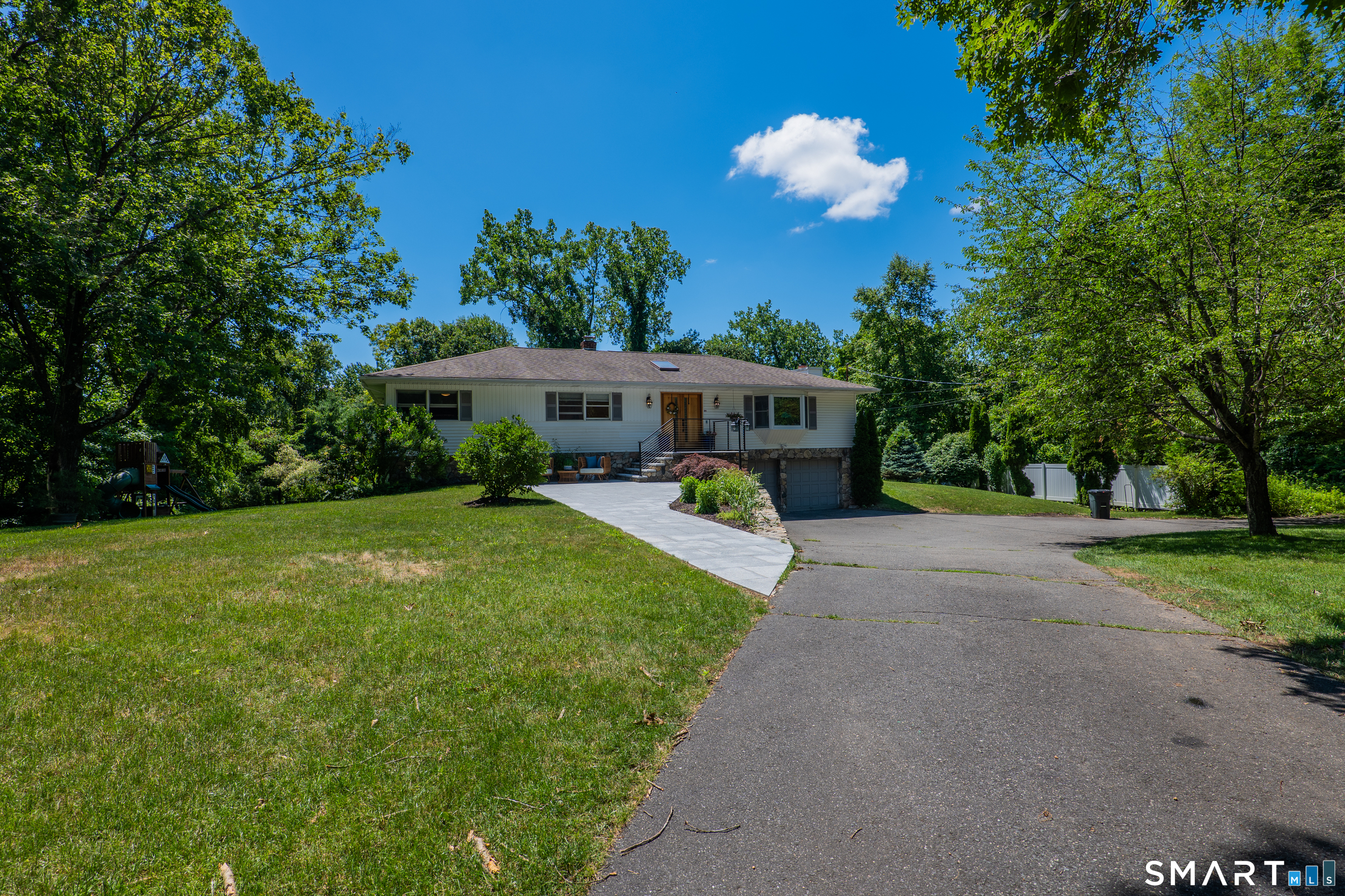 15 Farrell Road Newtown, CT 06470 - Photo 5 of 40