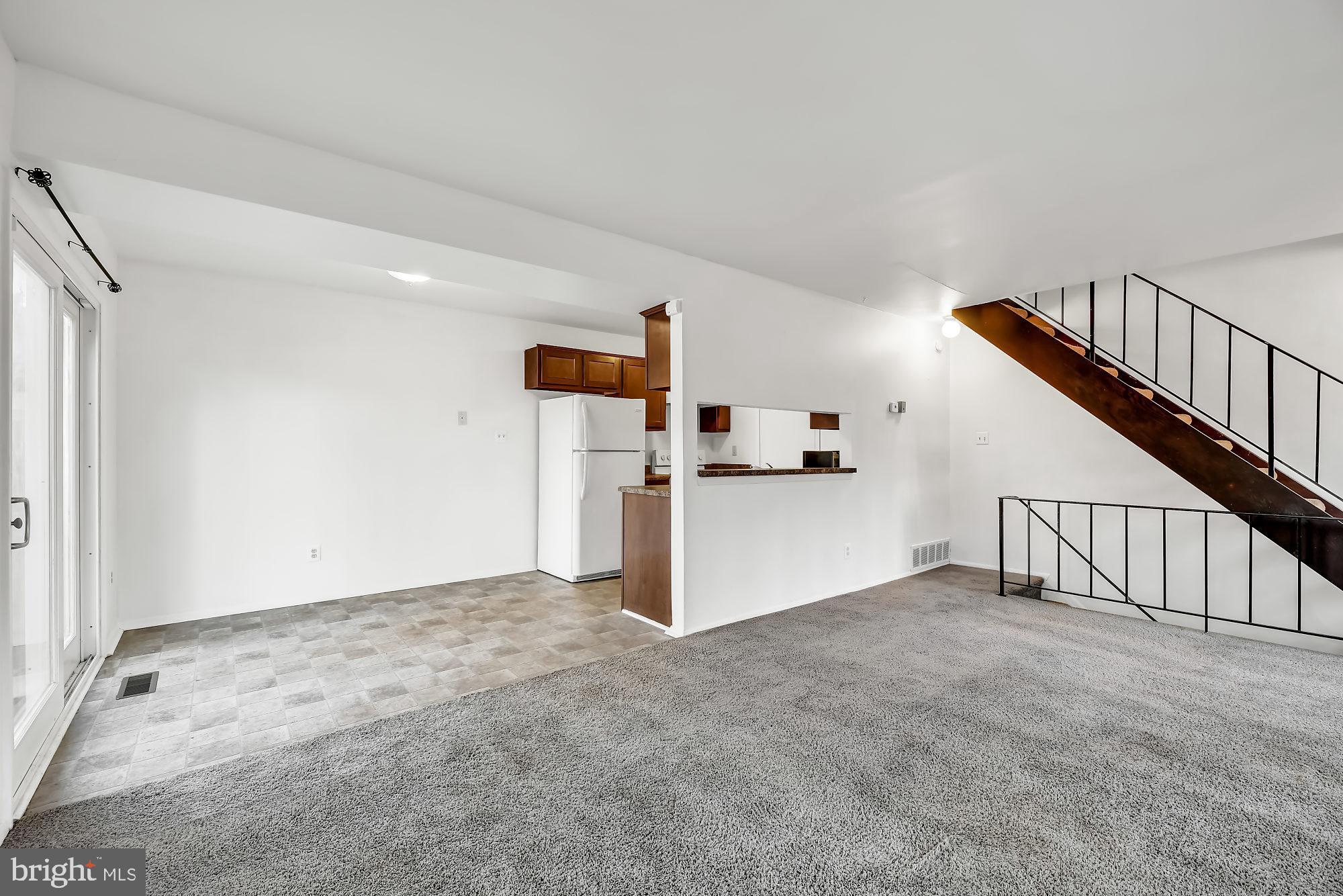 72 Ridgelawn Road, Unit D Reisterstown, MD 21136 - Photo 5 of 28 Living/dining areas