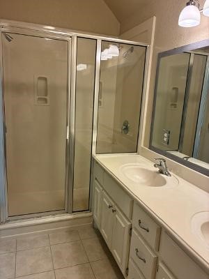 910 Old Angleton Road Clute, TX 77531 - Photo 17 of 22 Primary Bathroom